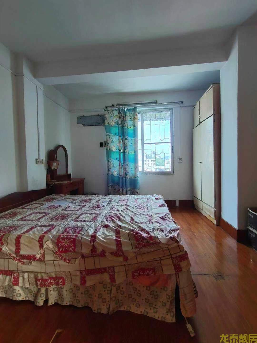 老城区江口一中附近，16.8万买三房