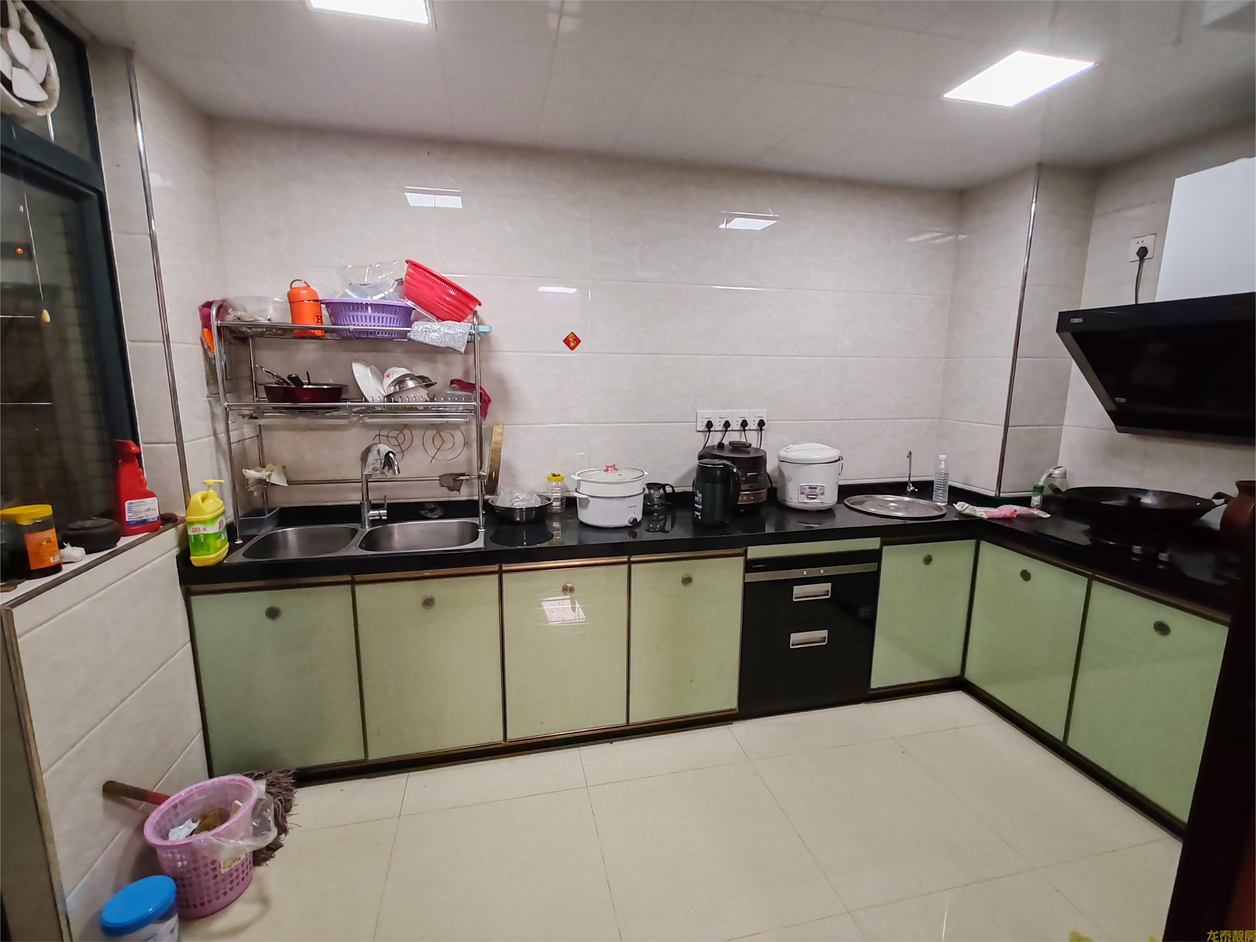 粤江花园，电梯4房，靓楼层