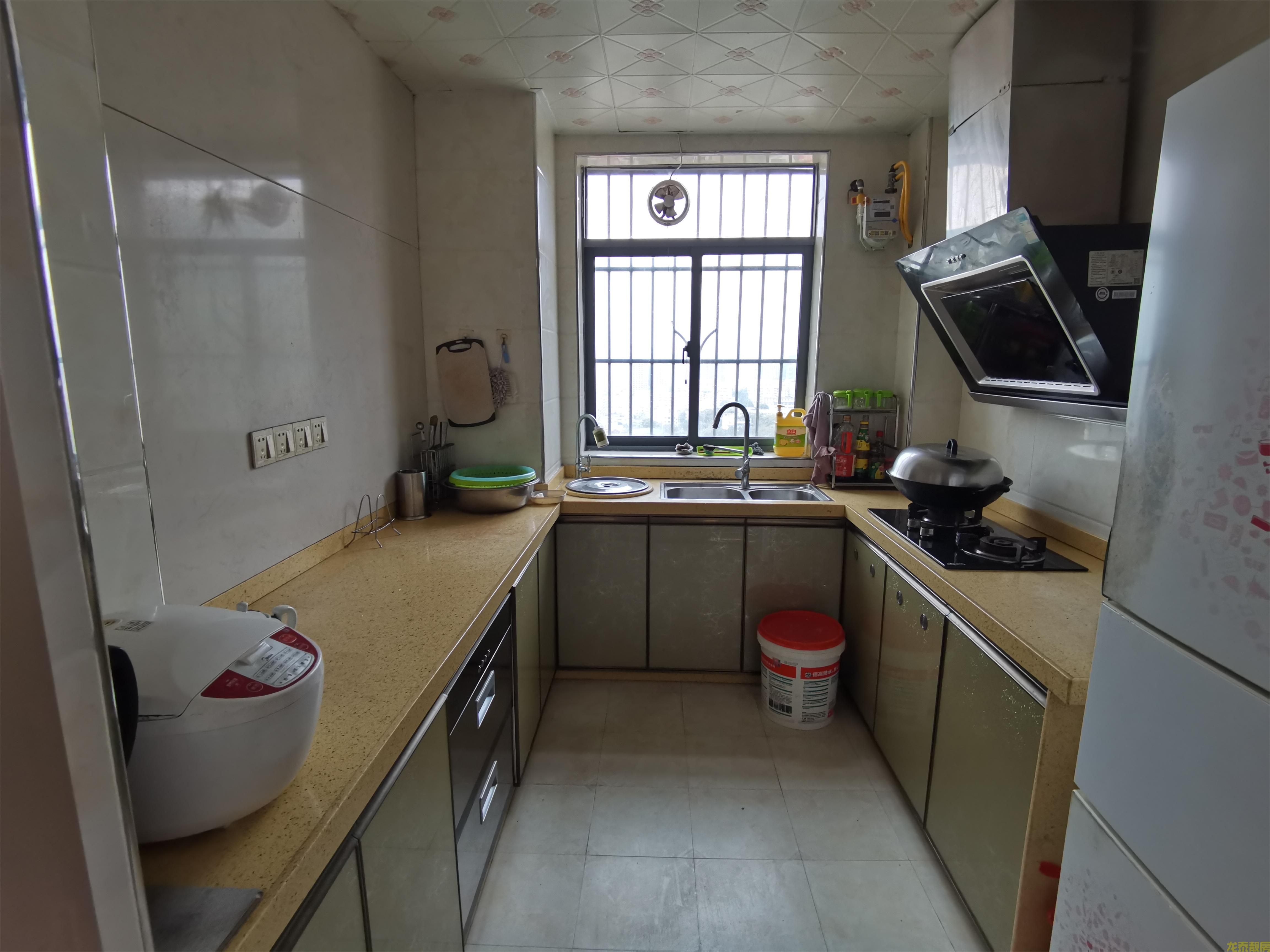 香槟一号电梯精装靓层4房