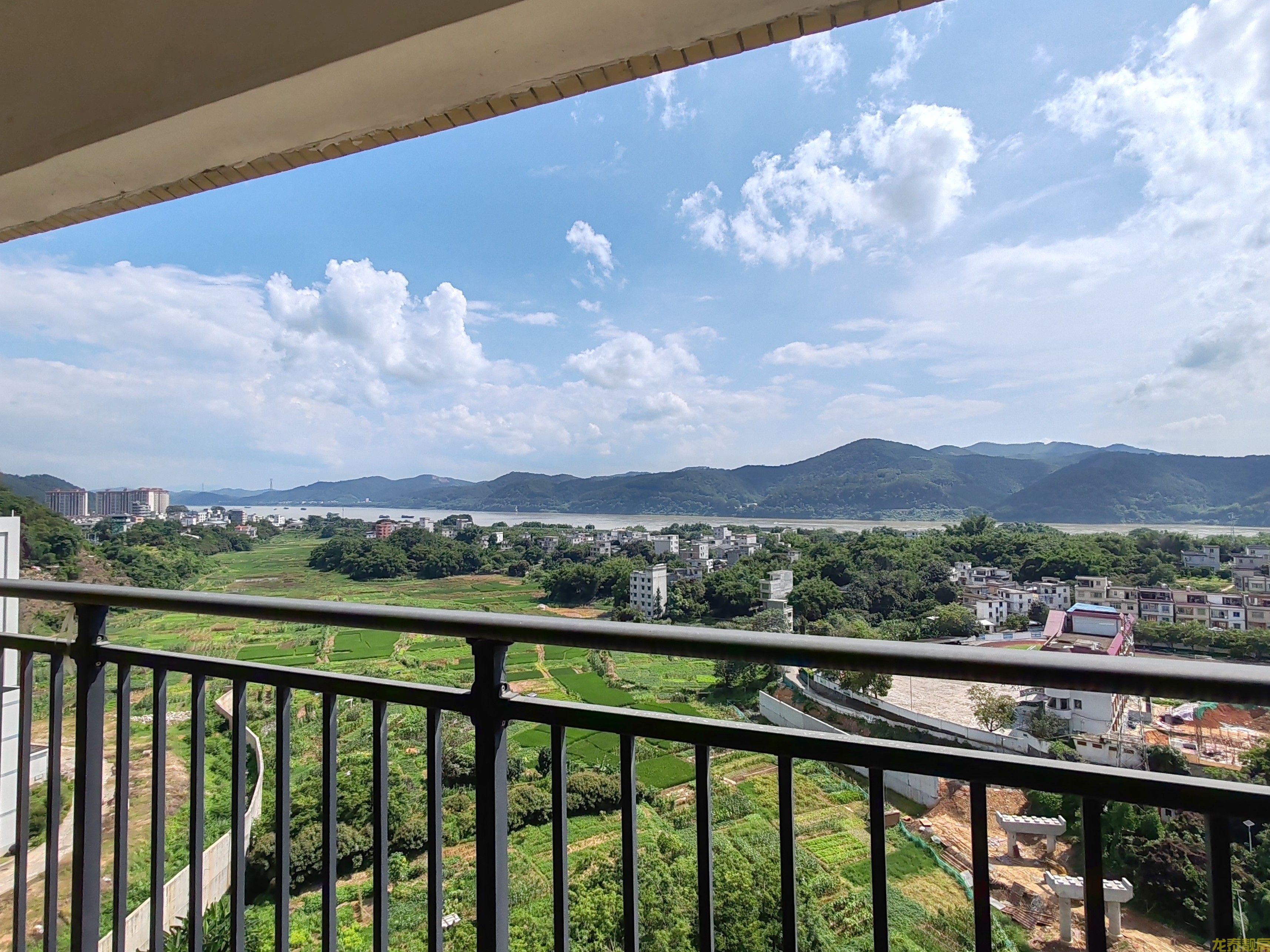 盛世商贸城电梯江景房