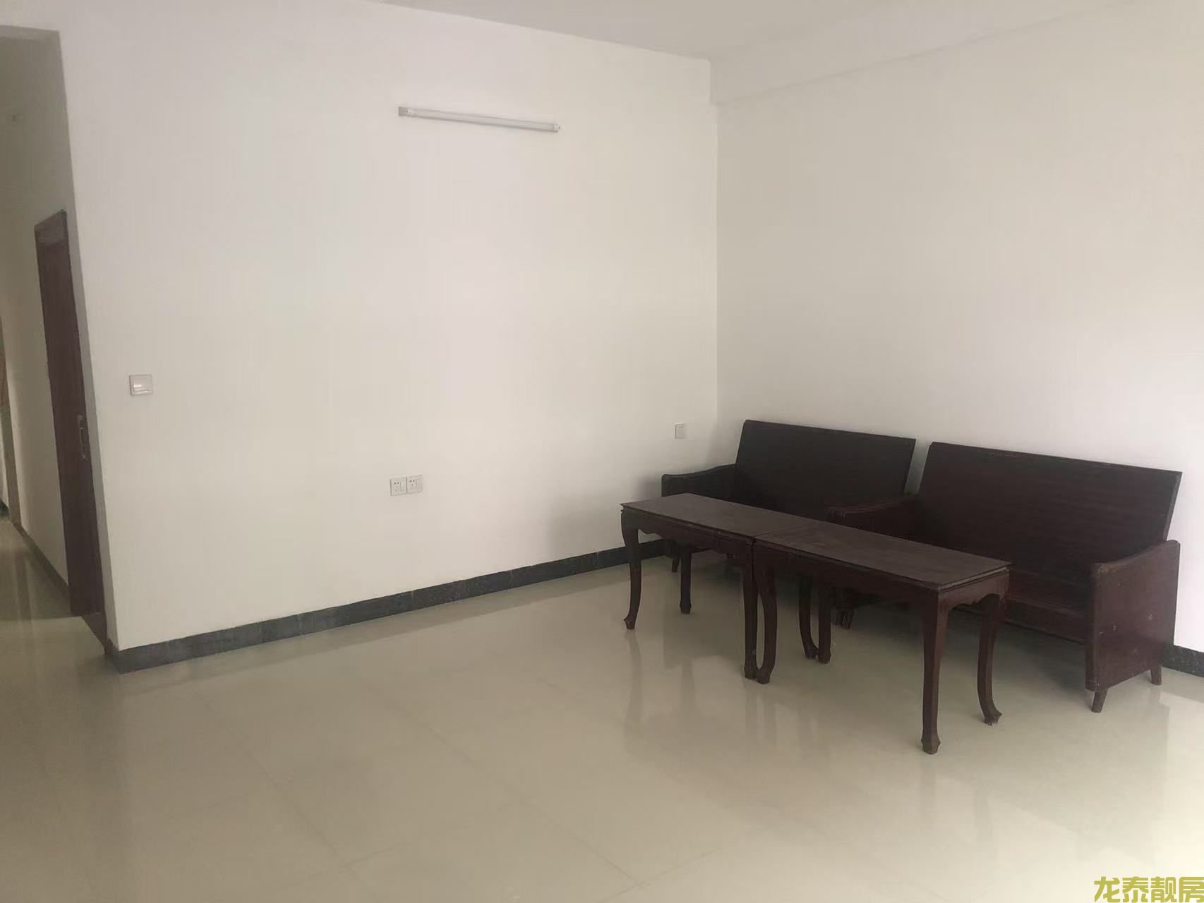 一中附近步梯三楼两房