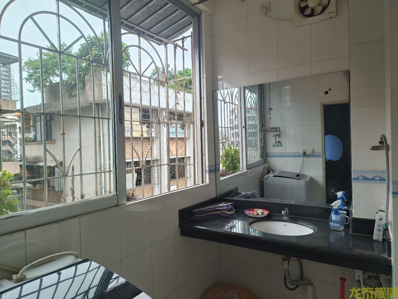 人民医院附近步梯6楼三房