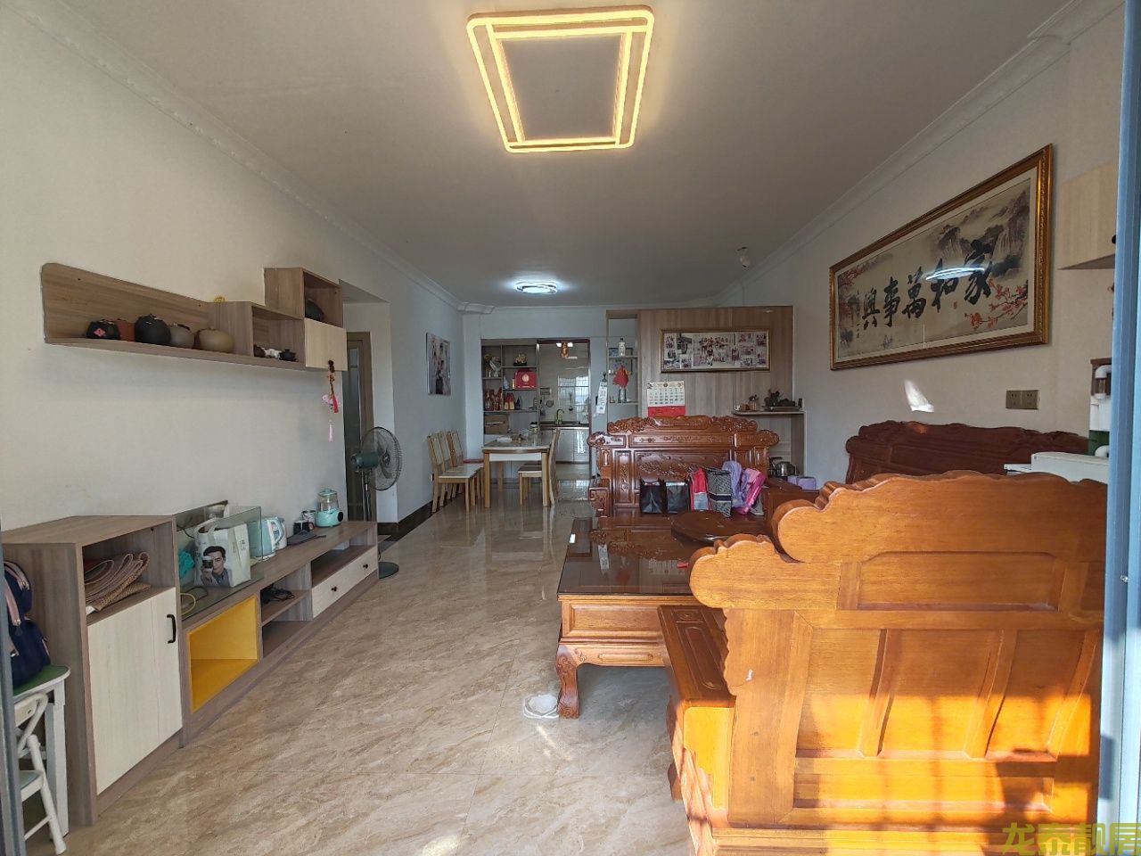 广信嘉园楼王单位，劲笋！毛坯价住精装大三房！